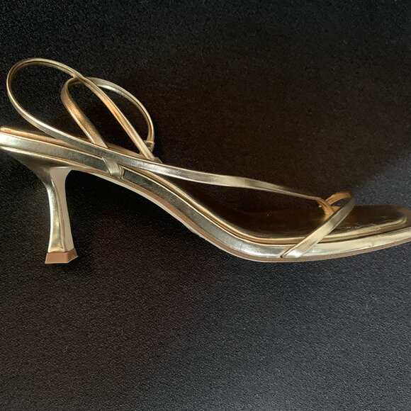 Steve Madden Women's "Locke" Gold Strappy Sandals Size: 9 - Picture 7 of 9
